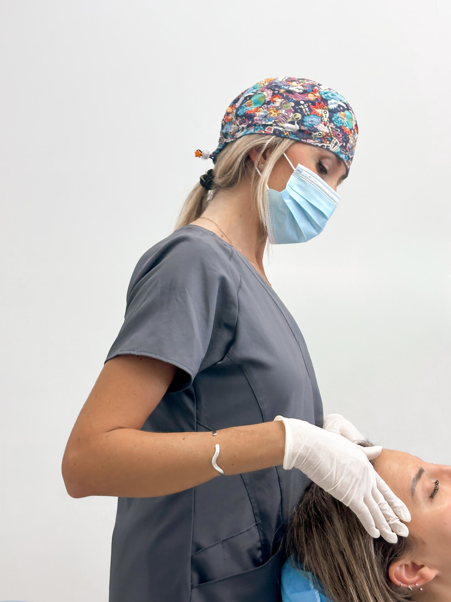 Trattamento di medicina estetica in corso nello studio del Dott. Flaviano Di Vito
