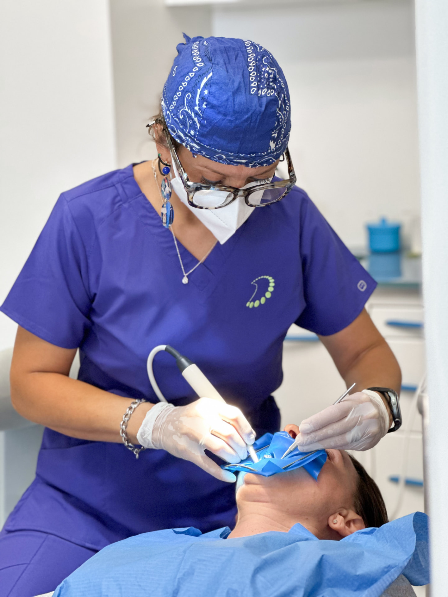 Trattamento endodontico con diga di gomma nello Studio Di Vito a Monte Porzio Catone